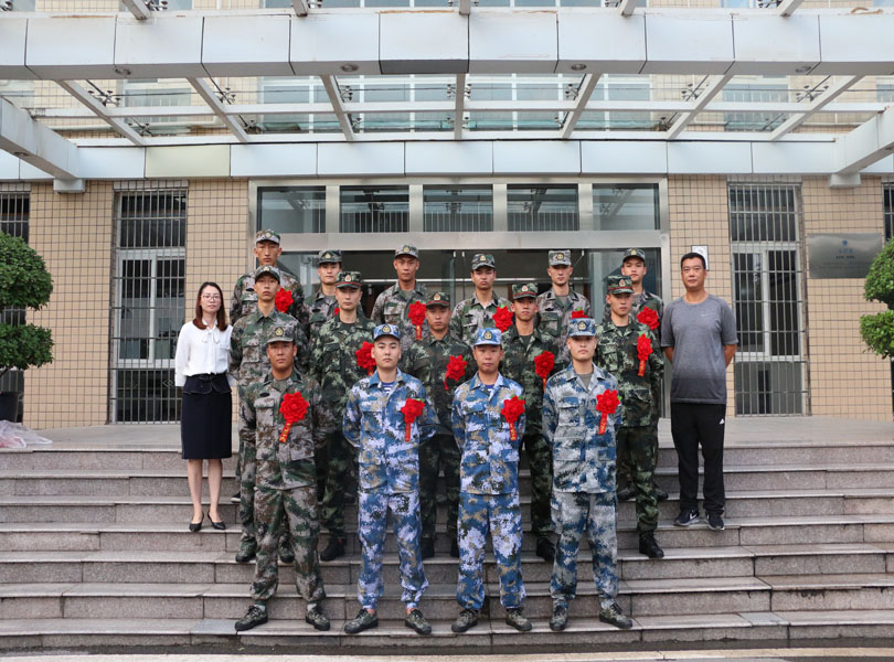 2019年新兵欢送会合影